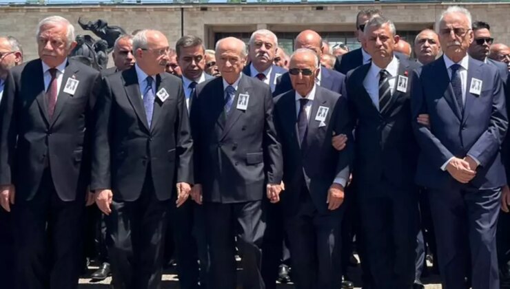 Altan Öymen’in cenaze törenine damga vuran görüntü