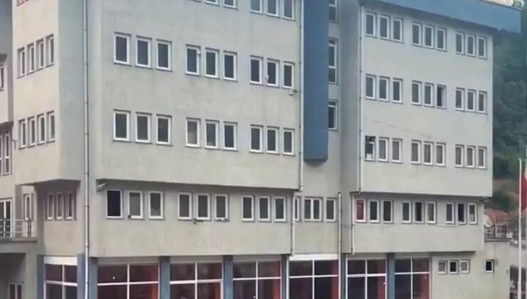 Bu nasıl muhtarlık binası? Gören vatandaş dayanamayıp isyan etti
